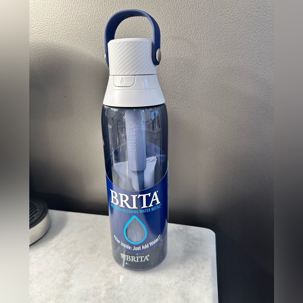 Brita Premium Filtering Water Bottle  Sapphire Blue 26oz - Brand New!